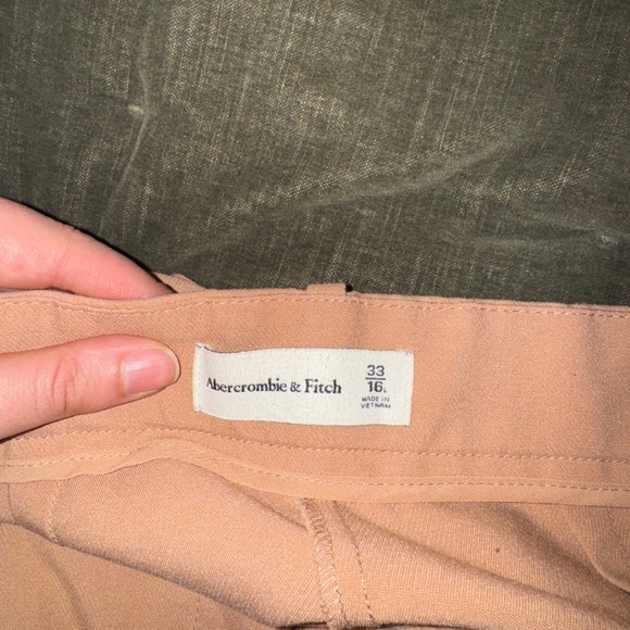 The perfect spring trouser - Picture 3 of 3